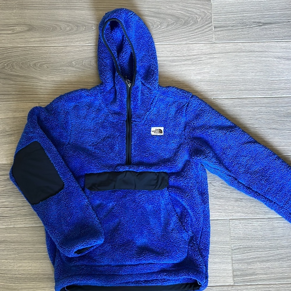 Men’s plush ultra soft pullover, good condition.